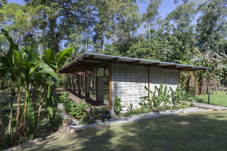 Дом Канто Верде / Kiti Vieira Arquitetura - Экстерьерная фотография, Лес