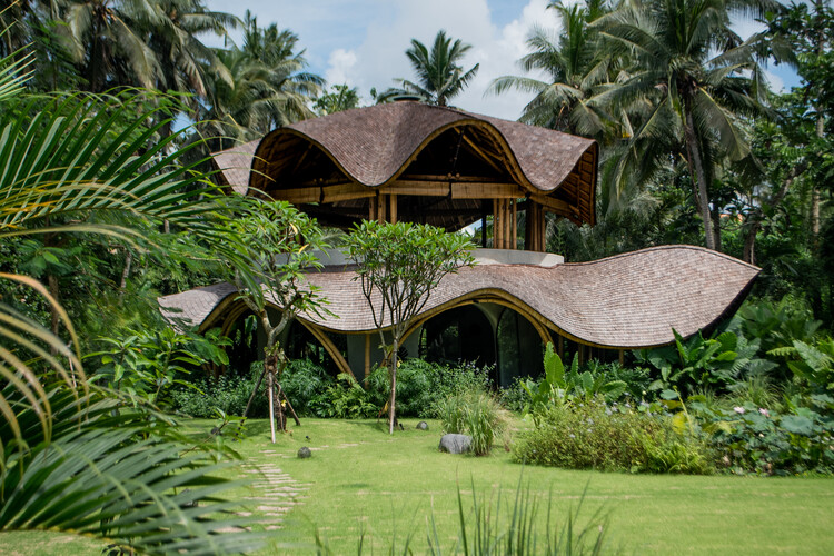 Yoga & Spa Ubud / Pablo Luna Studio - Экстерьерная фотография, Сад, Лес