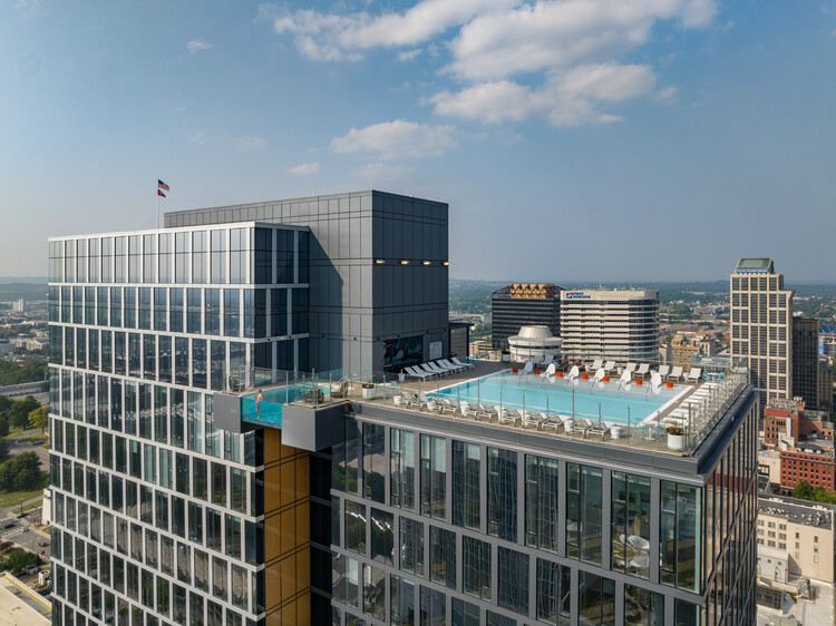 Alcove Residential Tower / Goettsch Partners - Экстерьерная фотография, окна, фасад, городской пейзаж