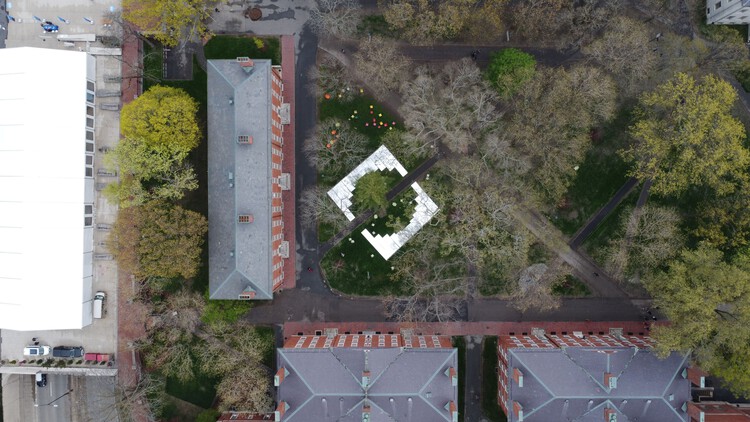 Установка инверсионного корпуса / Alsar Atelier + Oscar Zamora + Karim Saleh Studio (KSS) + Pietro Mendonca - Наружная фотография
