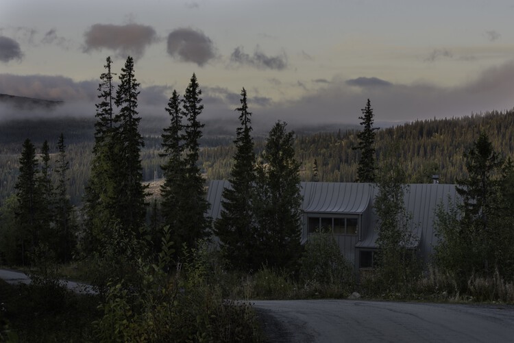 A Frame Ski Lodge / Måns Tham Arkitektkontor - Наружная фотография, Окна, Лес