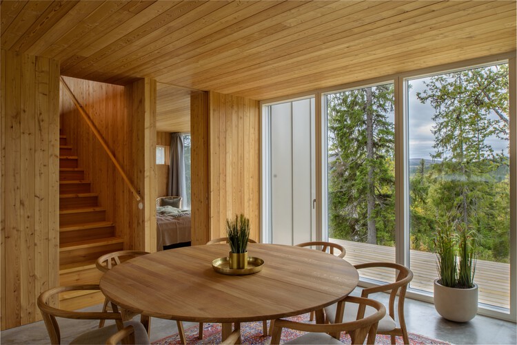 A Frame Ski Lodge / Måns Tham Arkitektkontor - Интерьерная фотография, Столовая, Стол, Дерево, Стул, Окна