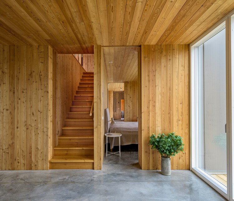 A Frame Ski Lodge / Måns Tham Arkitektkontor - Интерьерная фотография, Лестницы, Стул, Балка