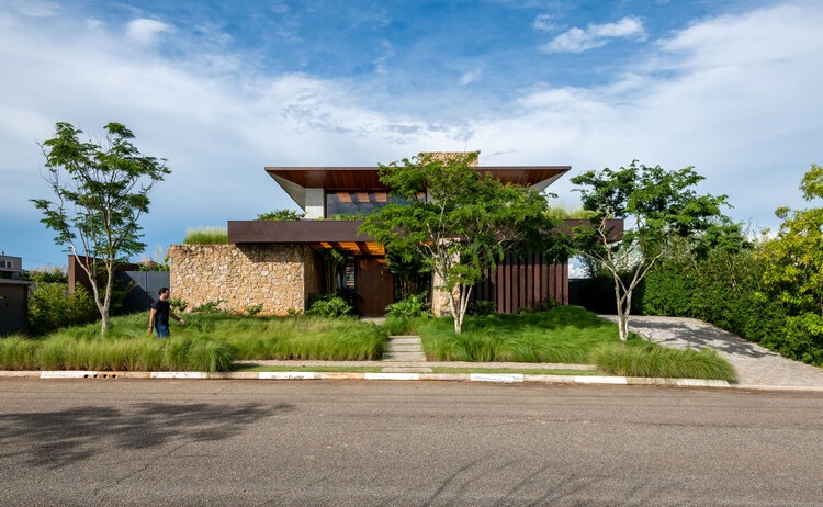 Residência ZV / F:Poles Arquitetura - Наружная фотография, Окна