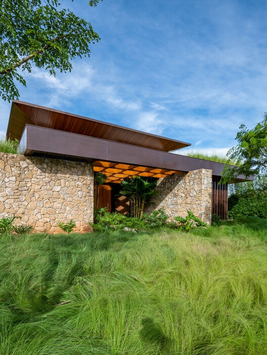 Residência ZV / F:Poles Arquitetura - Наружная фотография, Окна