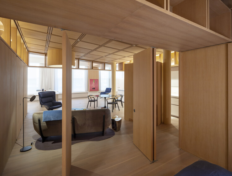 Soho Art Loft / Архитектура Фуллера / Оверби + Архитектура Дайан Льюис - Интерьерная фотография, Гостиная, Балка, Окна