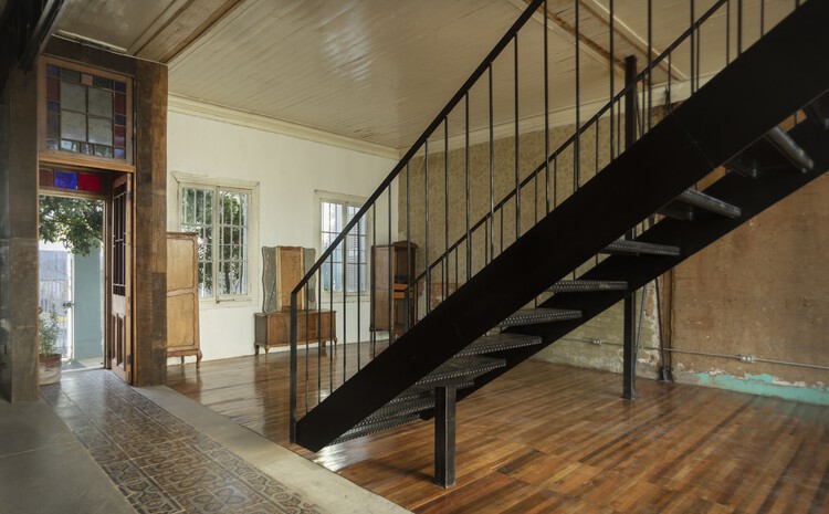 Montt 727 Restoration / Fantuzzi + Rodillo Arquitectos - Интерьерная фотография, лестницы, перила
