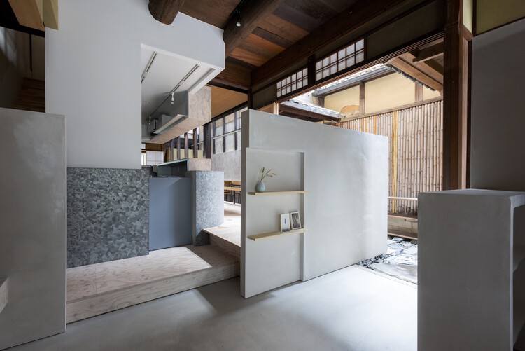 Kawamichiya Kosho-An Restaurant / td-Atelier + ENDO SHOJIRO DESIGN - Интерьерная фотография, Окна, Балка, Стул