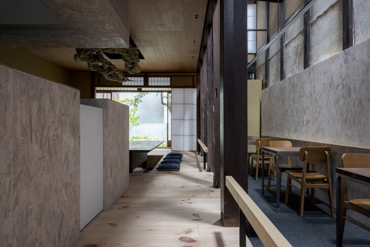 Кавамичия Кошо-Ан Ресторан / td-Atelier + ENDO SHOJIRO DESIGN - Интерьерная фотосъемка, Стол, Окна, Стул, Балка