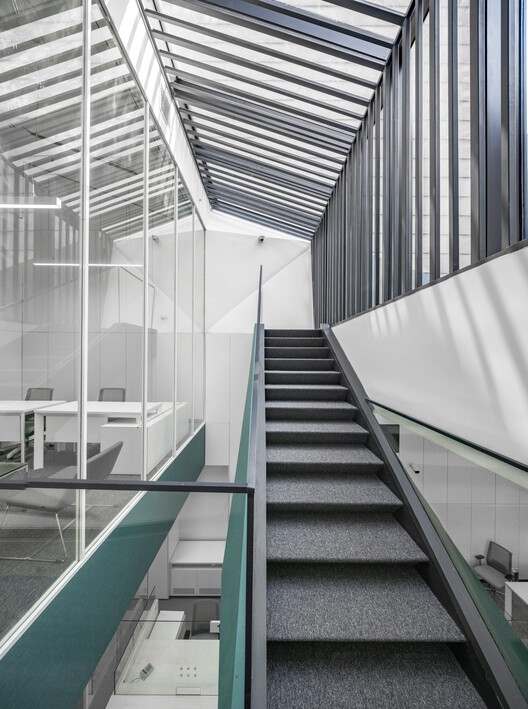 Карафарин Банк / NextOffice - Интерьерная фотосъемка, Лестницы, Стекло, Фасад, Сталь, Перила