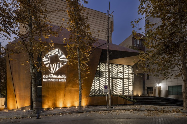 Карафарин Банк / NextOffice - Фотосъемка Экстерьера, Окна, Фасада