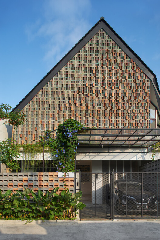 Жилой и пансионат Грия Кос Навастика / Saturasi Architects - Экстерьерная фотография, Фасад, Окна