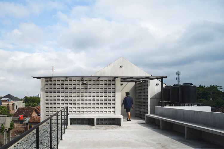 Жилой и пансион Грия Кос Навастика / Saturasi Architects - Экстерьерная фотография