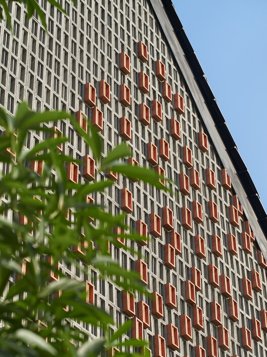 Жилой и Пансион Грия Кос Навастика / Saturasi Architects - Экстерьерная Фотография, Окна, Кирпич, Фасад