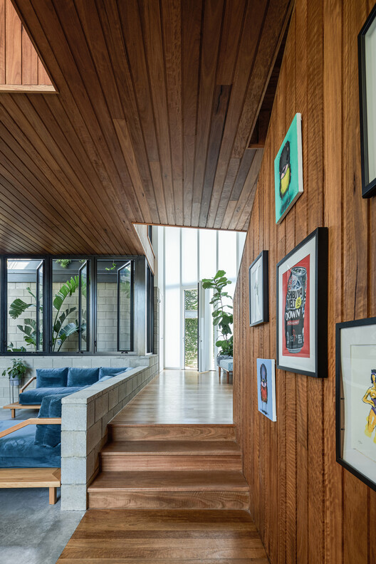 Tin Lizzie House / Shane Denman Architects - Внутренняя фотография, окна, дверь, балка