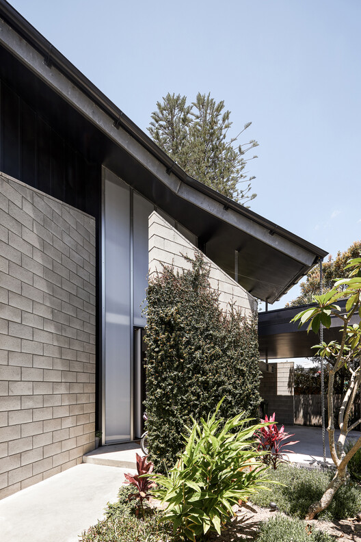 Tin Lizzie House / Shane Denman Architects - Экстерьерная фотография, Фасад, Сад, Двор