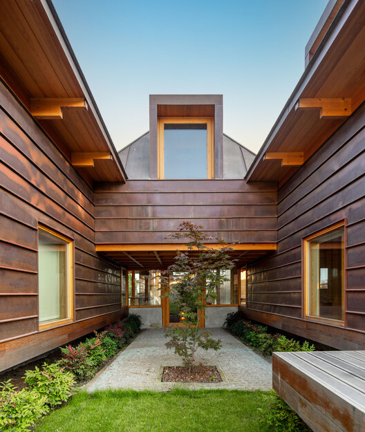 House da Fontinha / Carlos Castanheira - Наружная фотография, Окна, Фасад, Балка, Сад, Двор