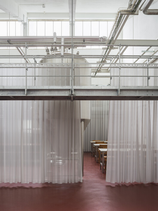 ÅBEN Brewery / pihlmann architects - Интерьерная фотография, Стул, Окна, Балка