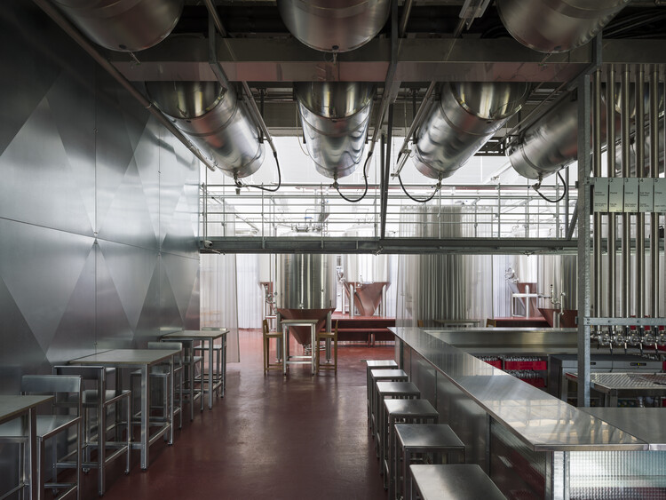 ÅBEN Brewery / pihlmann architects - Интерьерная фотография, Кухня, Стол, Балка