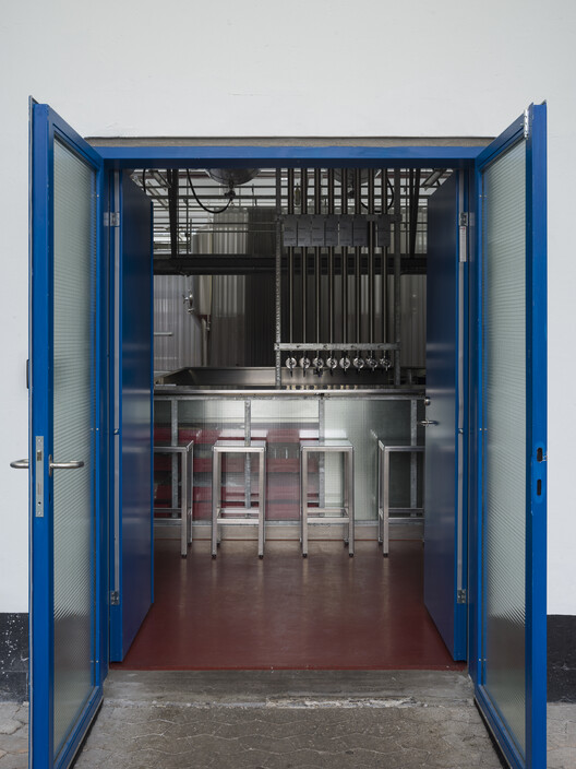 ÅBEN Brewery / pihlmann architects - Интерьерная фотография, Лестницы, Дверь, Окна, Фасад, Перила