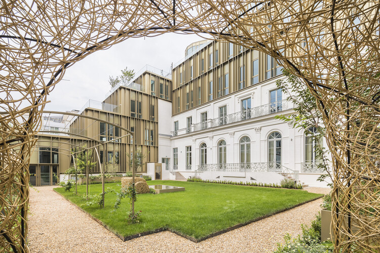 ULTEAM Renovation / Arte Charprentier - Фото экстерьера, Окна, Фасад, Аркада, Двор