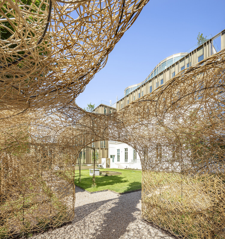 ULTEAM Renovation / Arte Charprentier - Фото экстерьера, Кирпич, Фасад, Арка, Окна