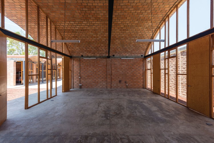 Общественный центр Руиса / bgp arquitectura - Наружная фотография, Балка, Кирпич, Окна