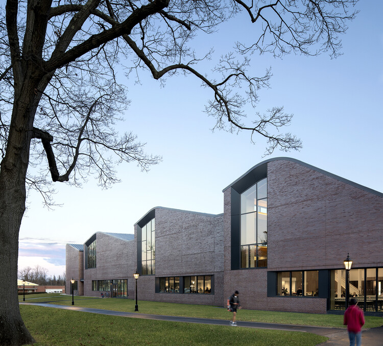Школа Лоуренсвилля Tsai Commons and Field House / Sasaki - Наружная фотография, окна, фасад