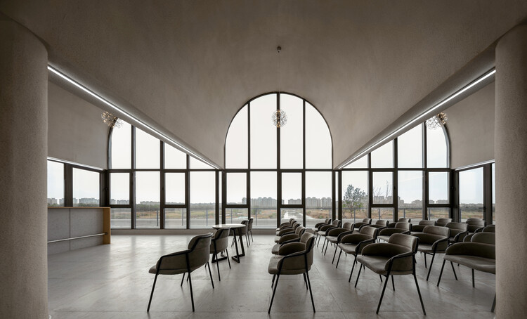 HELLO Gas Pavilion / SITUATE Architecture - Интерьерная фотография, Столовая, Окна, Стол, Стул, Стекло