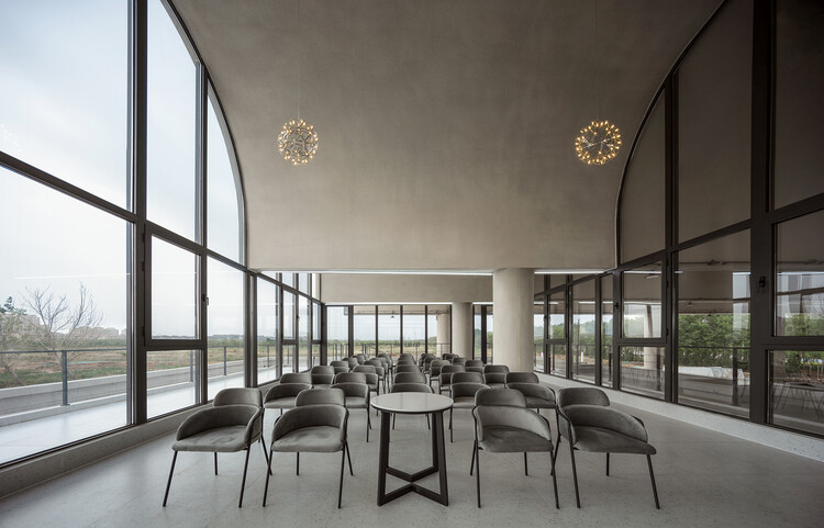 HELLO Gas Pavilion / SITUATE Architecture - Интерьерная фотография, Столовая, Стол, Стул