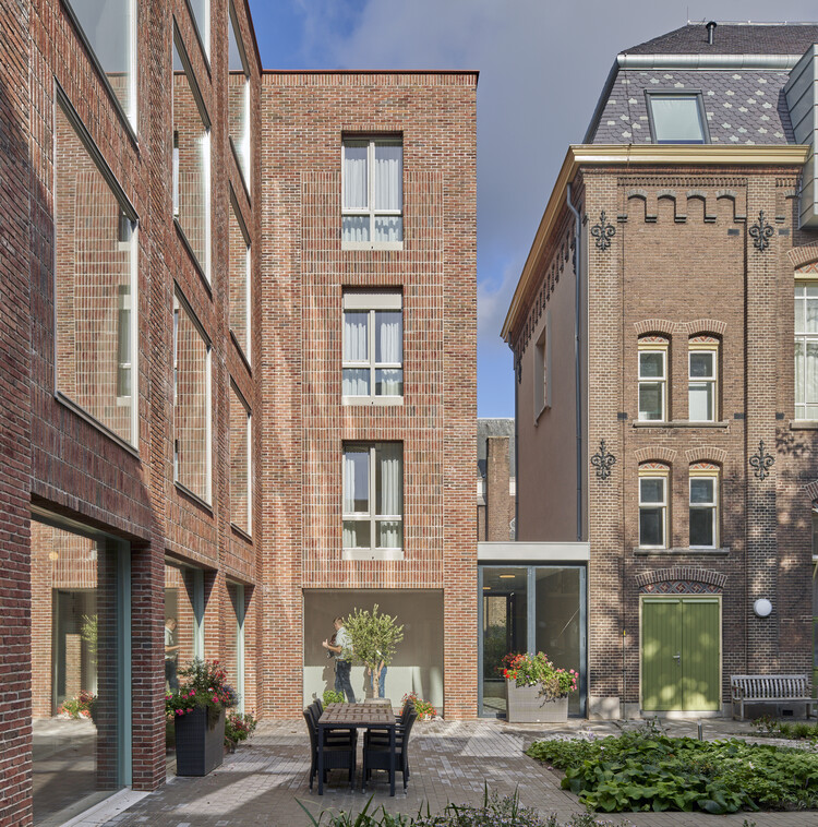 Oude Dijk Housing / Shift Architecture Urbanism - Внешняя фотография, Окна, Кирпич, Фасад