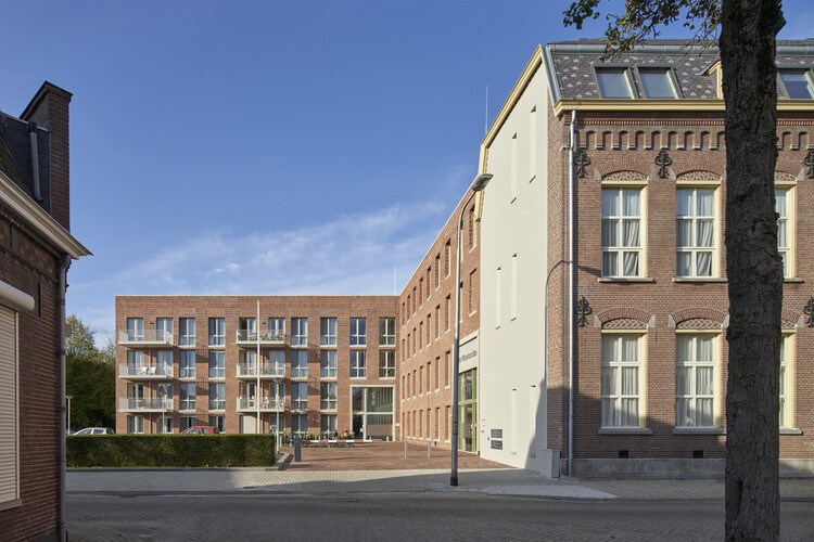 Oude Dijk Housing / Shift Architecture Urbanism - Внешняя фотография, Окна, Кирпич, Фасад