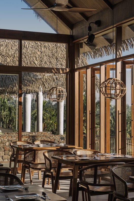 Maayaa Resort / aslam.sham architects - Интерьерная фотография, Стол, Стул, Балка, Колонна, Патио