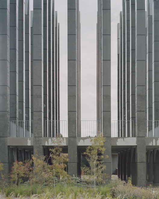 Less Pavilion / Pezo von Ellrichshausen - Наружная фотография, Фасад, Городской пейзаж