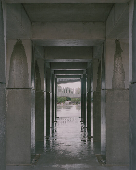 Less Pavilion / Pezo von Ellrichshausen - Интерьерная фотография, Арка, Колонна