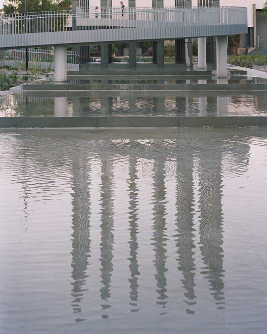 Less Pavilion / Pezo von Ellrichshausen - экстерьерная фотография, набережная