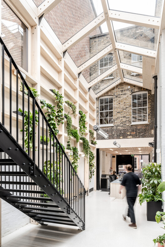 Weavers House / MATA Architects - Интерьерная фотография, Лестницы, Окна, Фасад, Перила