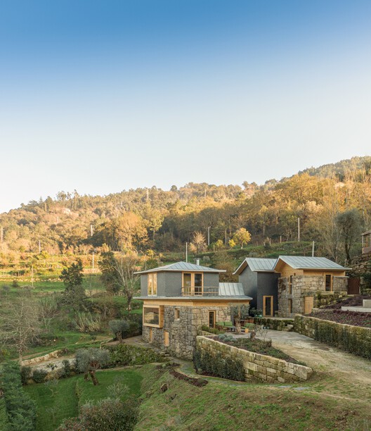 Ermida House / Carlos Castanheira - Наружная фотография, Окна, Сад, Лес