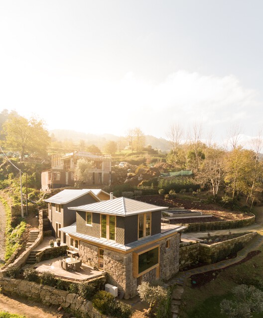 Ermida House / Carlos Castanheira - Экстерьерная фотография, Окна, Сад