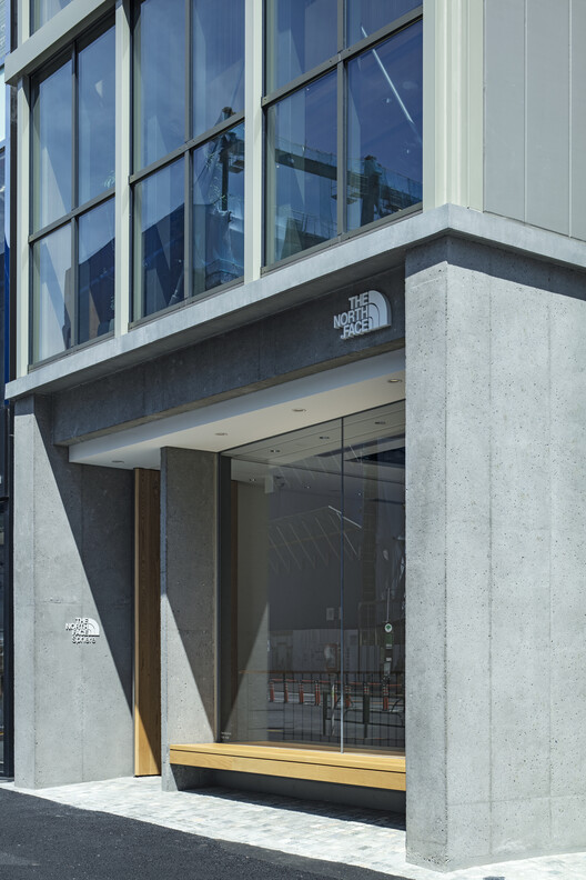 Goldwin Harajuku Building / Studio Hashimura - Интерьерная фотография, окна, фасад