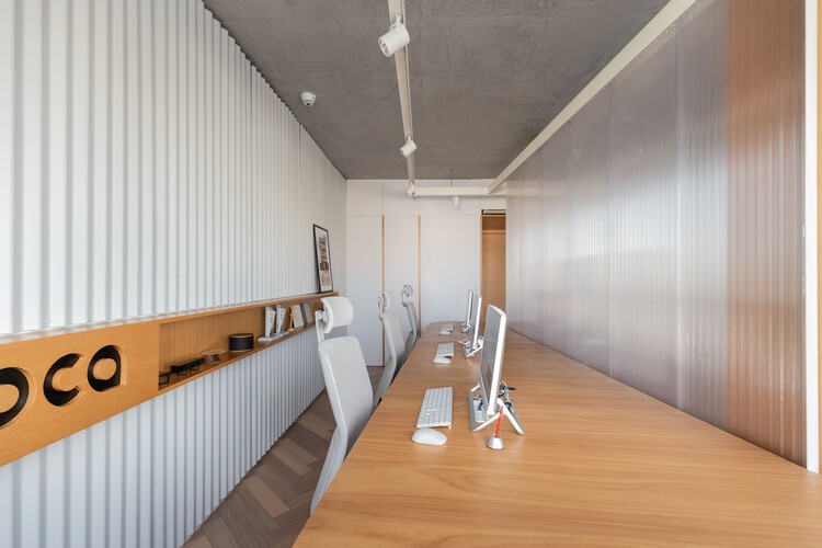 OCA Office Headquarters 03 / Oficina Conceito Arquitetura - Интерьерная фотография, кухня, стол