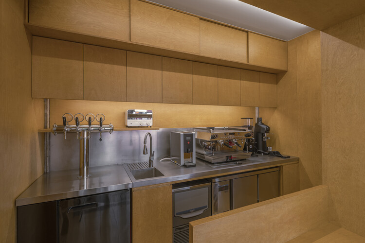 Cenchi Coffee / SpaceStation - Интерьерная фотография, Кухня, Столешница, Раковина
