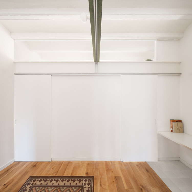 Ремонт квартиры в Sants / midori arquitectura - Интерьерная фотография, Дерево, Брус
