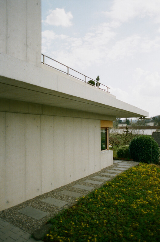Дом с колонной / Architekturkollektiv filiale - Наружная фотография, Фасад