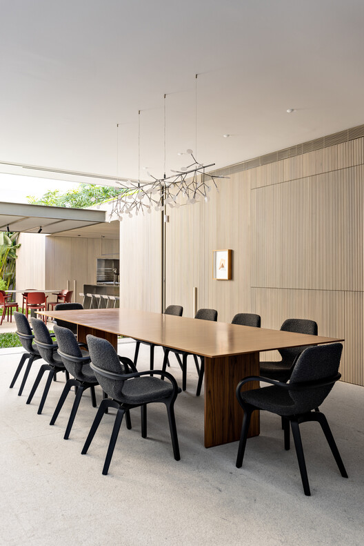LRM House / Studio AG Arquitetura - Интерьерная фотография, Столовая, Стол, Стул, Балка