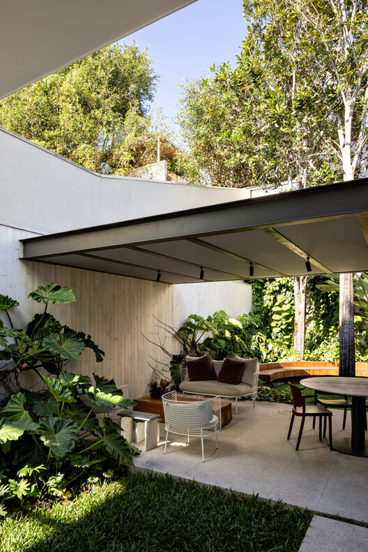 LRM House / Studio AG Arquitetura - Экстерьерная фотография, Стол, Стул, Сад, Патио, Двор