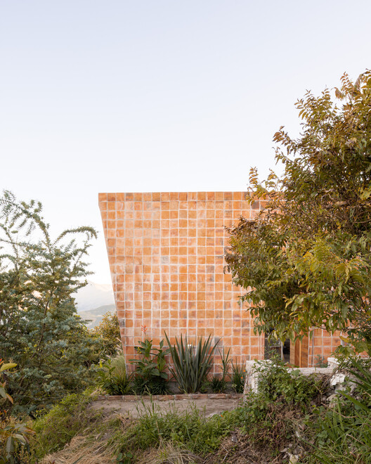 Perucho House / Pedro Calle + El Sindicato Arquitectura - Экстерьерная фотография