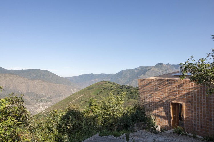 Perucho House / Pedro Calle + El Sindicato Arquitectura - Экстерьерная фотография