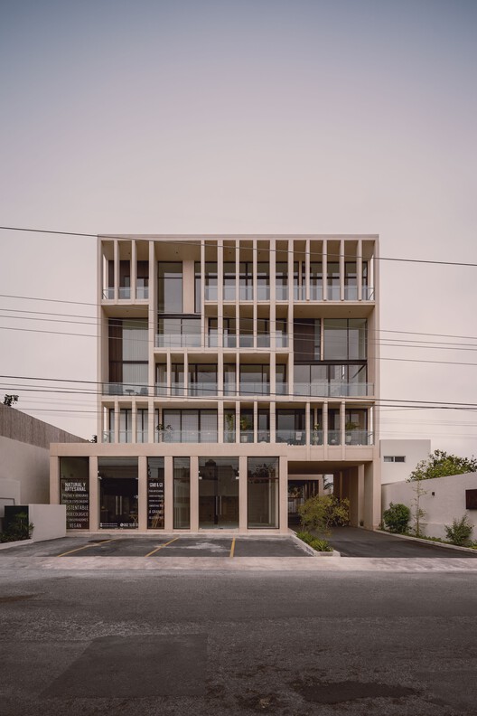 Manté Apartments / Esencial Studio - Экстерьерная фотосъемка, Окна, Фасад