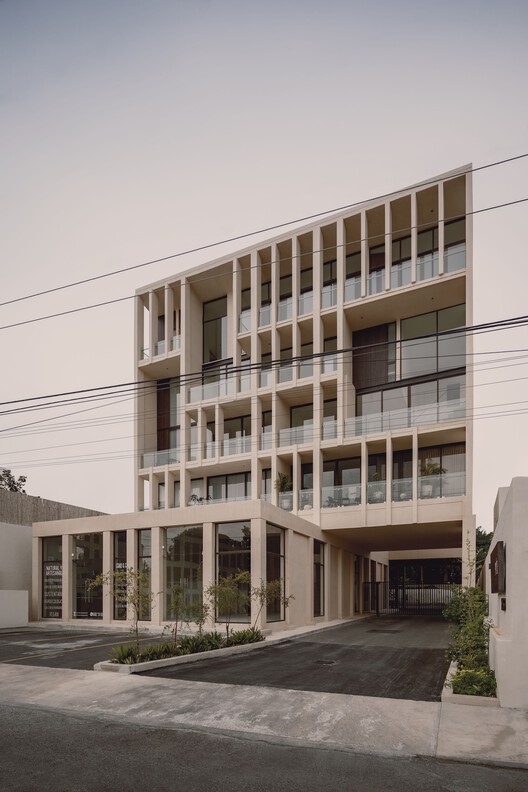 Manté Apartments / Esencial Studio - Экстерьерная фотосъемка, Окна, Фасад